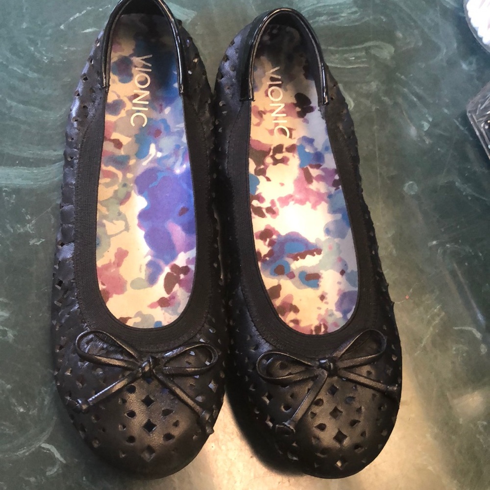 Vionic ballet flats with bow trim